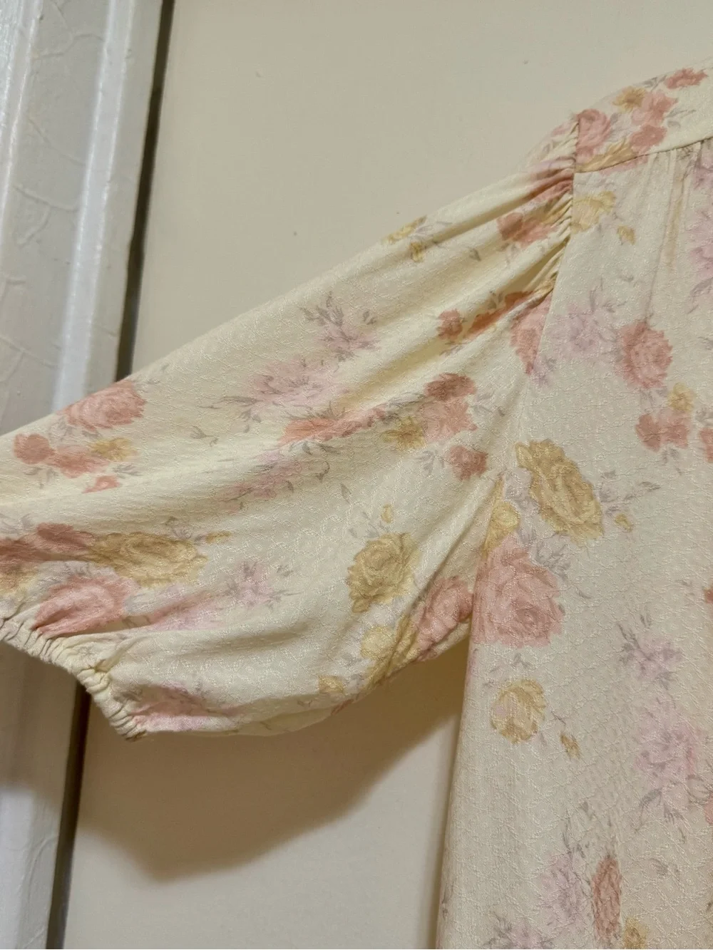 Free People Floral Tie-Front Women's Blouse - Cream with Pink and Tan Roses